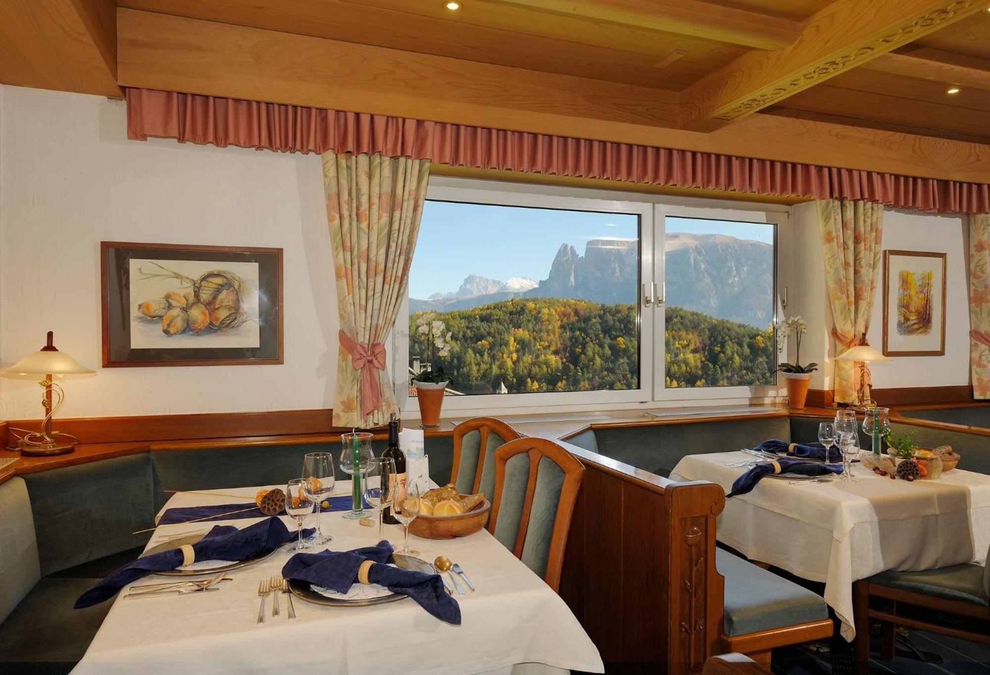 Hotel Dolomitenblick Collalbo Eksteriør billede